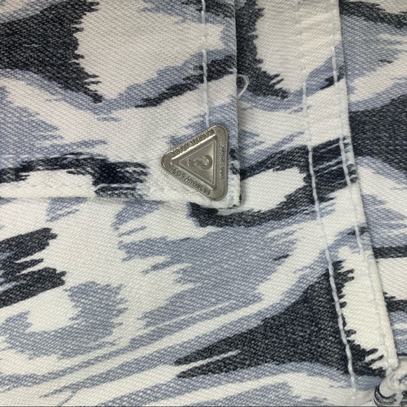 NWOT Guess Womens Shorts Aztec Print Raw Edge Sz30 - Picture 5 of 5